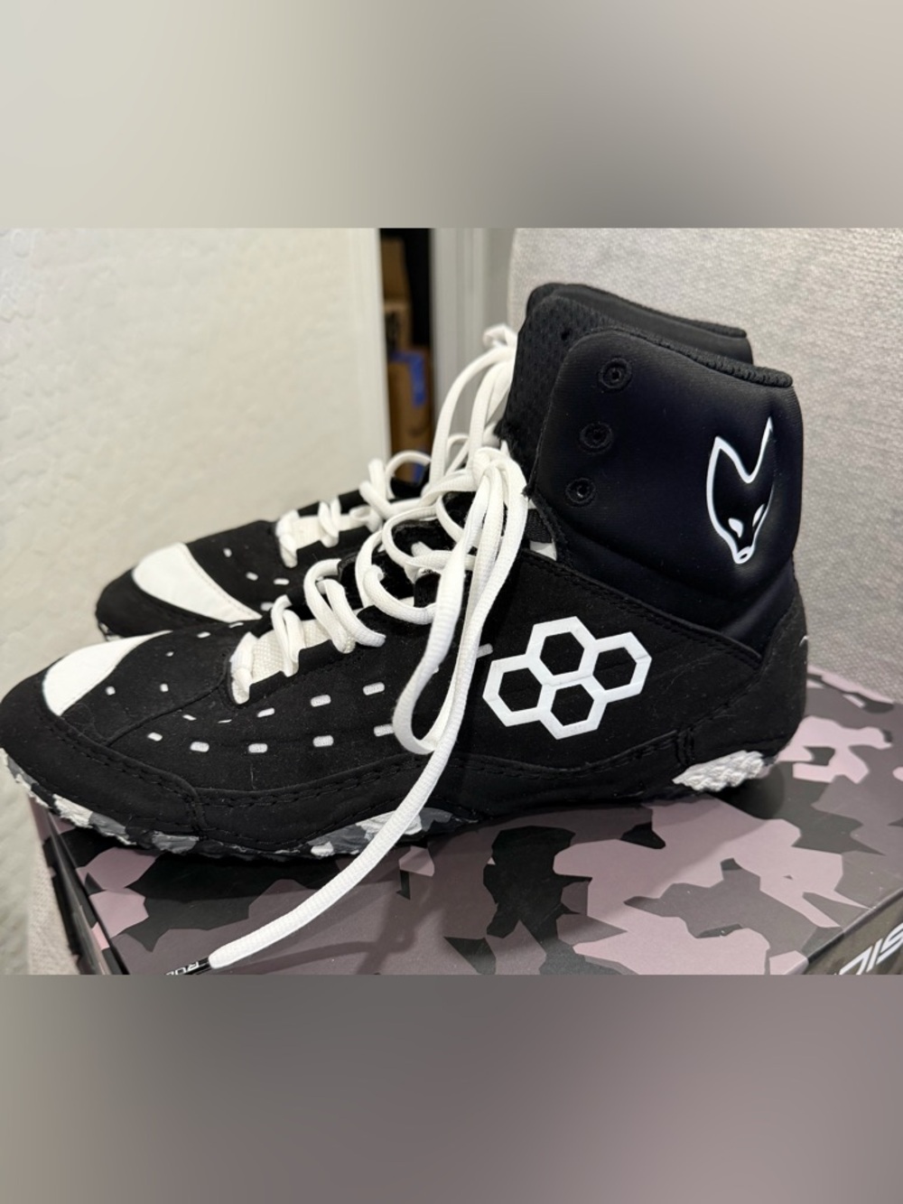 Rudis SF-Tbilisi Wrestling Shoes -Like New- Black on White - Picture 4 of 9